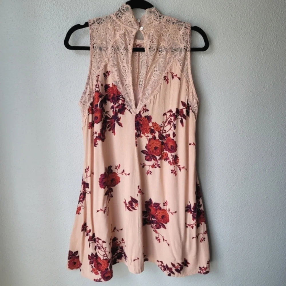 Mystree Sleeveless Floral Lace Mini Dress Size Medium Color Pink Floral